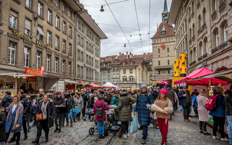 people walking through the Bern Zibelemärit on Spitalgasse