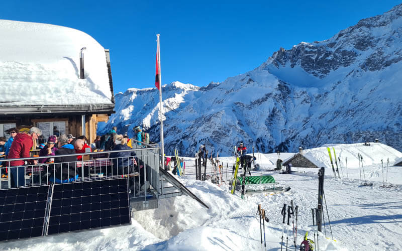 winter hikers eating on terrace of Skihütte Obererbs