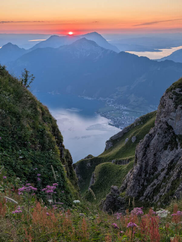 Stoos Ridge Sunset Stoos Ridge Hike • Klingenstock to Fronalpstock (with map & tips)